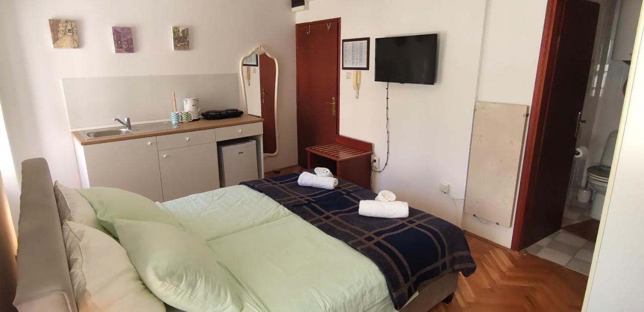 Studio Apartment L&G 罗维尼 外观 照片